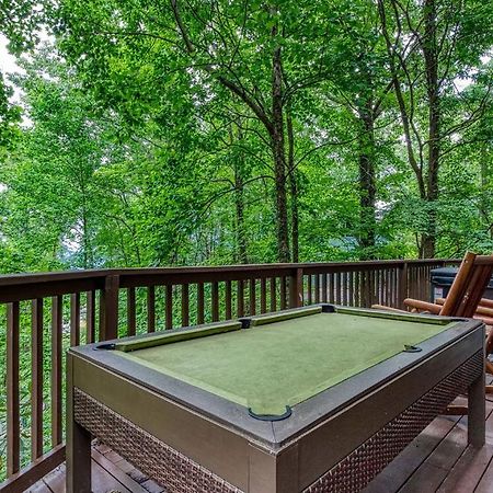 Moonshine Chalet, Hot Tub, Pool Access, Wifi, 1089 Free Tickets Each Paid Day, Dollywood And More Gatlinburg Eksteriør billede