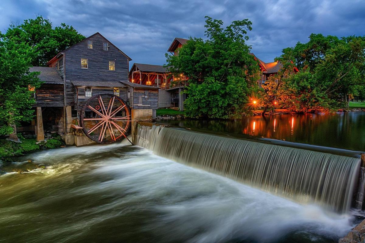Moonshine Chalet, Hot Tub, Pool Access, Wifi, 1089 Free Tickets Each Paid Day, Dollywood And More Gatlinburg Eksteriør billede