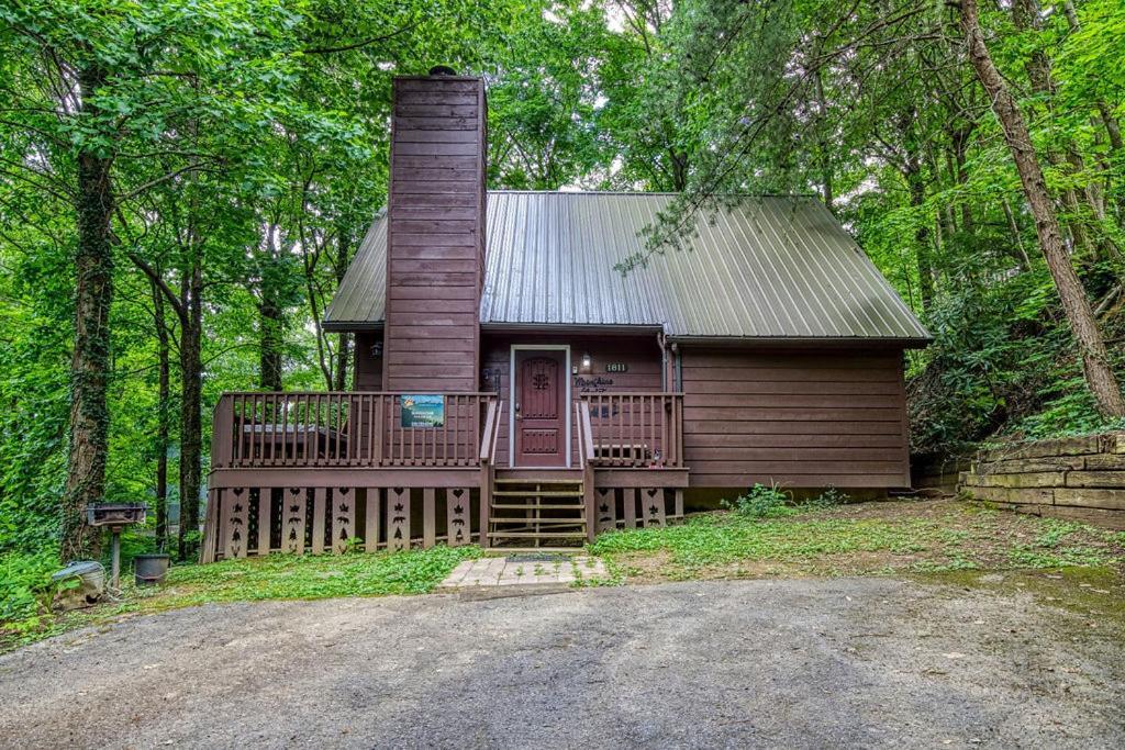 Moonshine Chalet, Hot Tub, Pool Access, Wifi, 1089 Free Tickets Each Paid Day, Dollywood And More Gatlinburg Eksteriør billede
