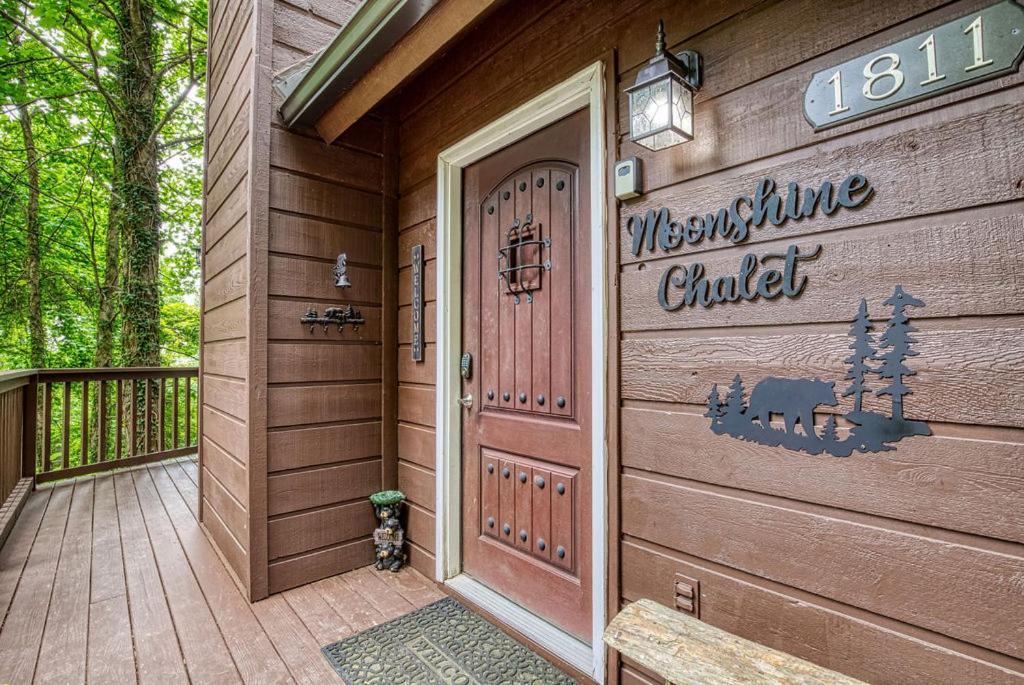 Moonshine Chalet, Hot Tub, Pool Access, Wifi, 1089 Free Tickets Each Paid Day, Dollywood And More Gatlinburg Eksteriør billede