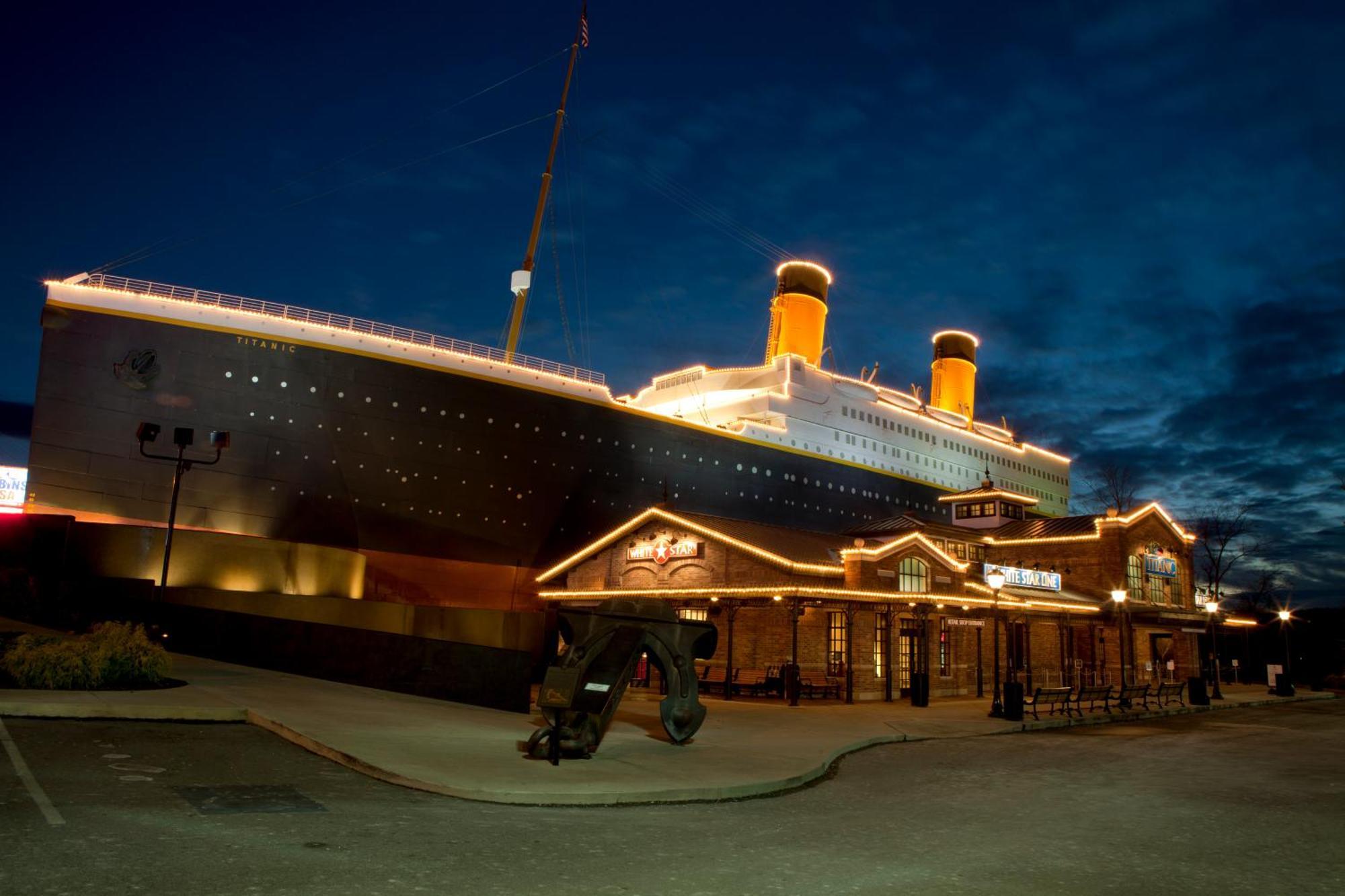 Moonshine Chalet, Hot Tub, Pool Access, Wifi, 1089 Free Tickets Each Paid Day, Dollywood And More Gatlinburg Eksteriør billede