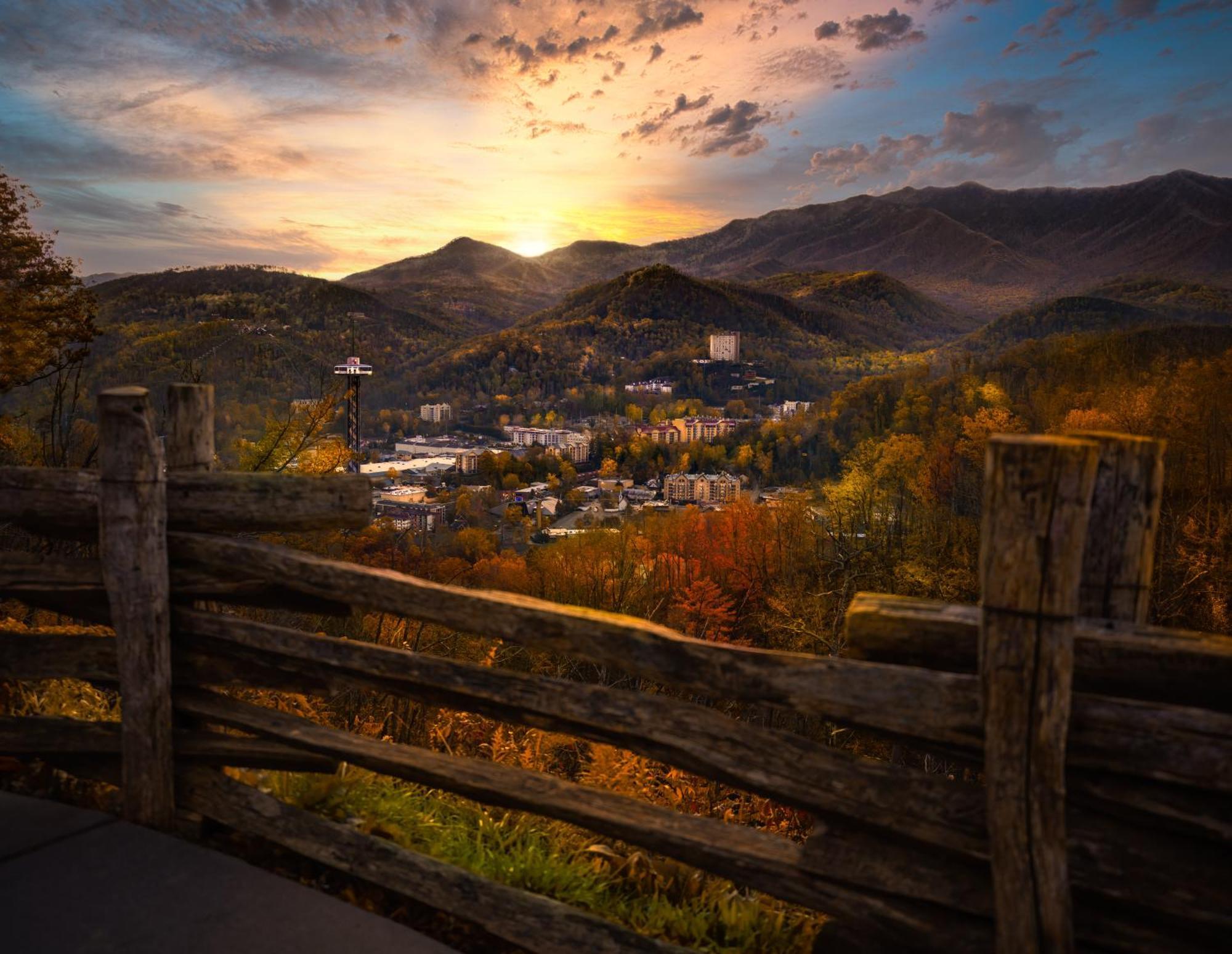 Moonshine Chalet, Hot Tub, Pool Access, Wifi, 1089 Free Tickets Each Paid Day, Dollywood And More Gatlinburg Eksteriør billede