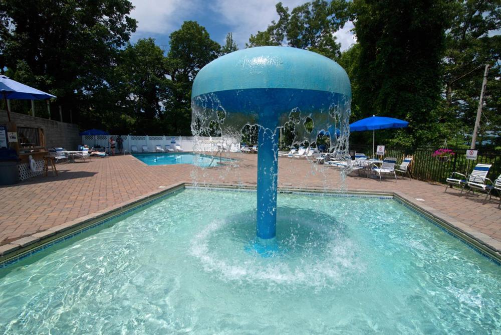 Moonshine Chalet, Hot Tub, Pool Access, Wifi, 1089 Free Tickets Each Paid Day, Dollywood And More Gatlinburg Eksteriør billede
