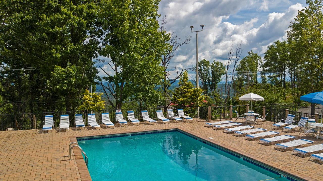 Moonshine Chalet, Hot Tub, Pool Access, Wifi, 1089 Free Tickets Each Paid Day, Dollywood And More Gatlinburg Eksteriør billede